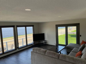 3 Bedroom Condo with Lake Pepin views with access to shared outdoor pool